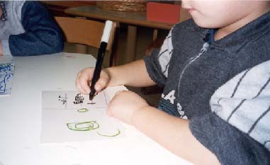 foto bambino che scrive